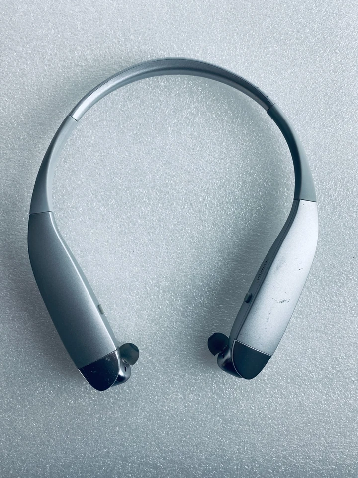 Auriculares intrauditivos inalámbricos insignia Bluetooth plateados con cancelación de ruido NS-CAHBTEBNC-S Foto 4 de 4