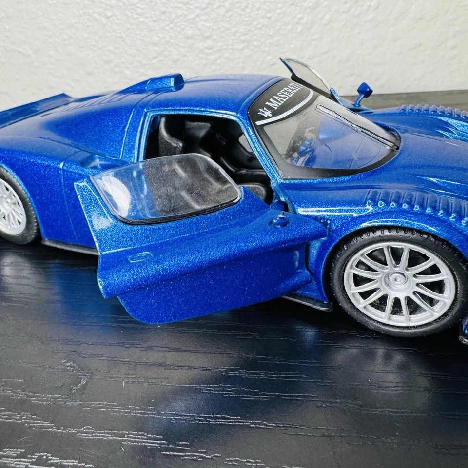 Motormax 1/24 - Maserati MC12 Metallic Blue Supercar Diecast Scale Model Car - Image 4 of 4
