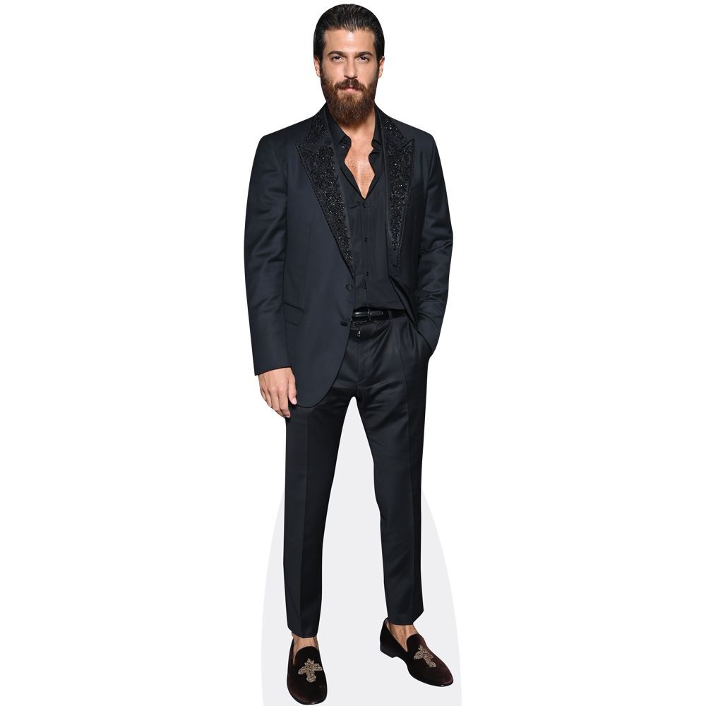 Can Yaman (Suit) a grandezza naturale