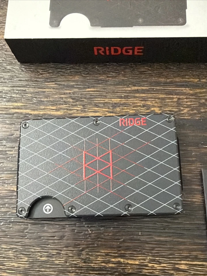 Cartera Ridge x MKBHD Edición Limitada Negra/Roja Con Correa para Efectivo ¡SEUSADA! Foto 4 de 4