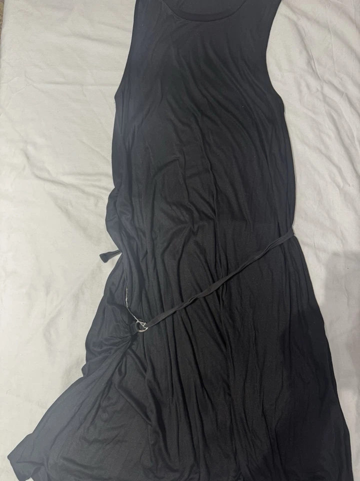 Vestido negro sin mangas AllSaints para mujer talla grande Foto 2 de 4