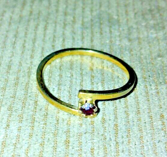 VINTAGE AVON RUBY BIRTHSTONE RING ASYMMETRICAL PR… - image 3