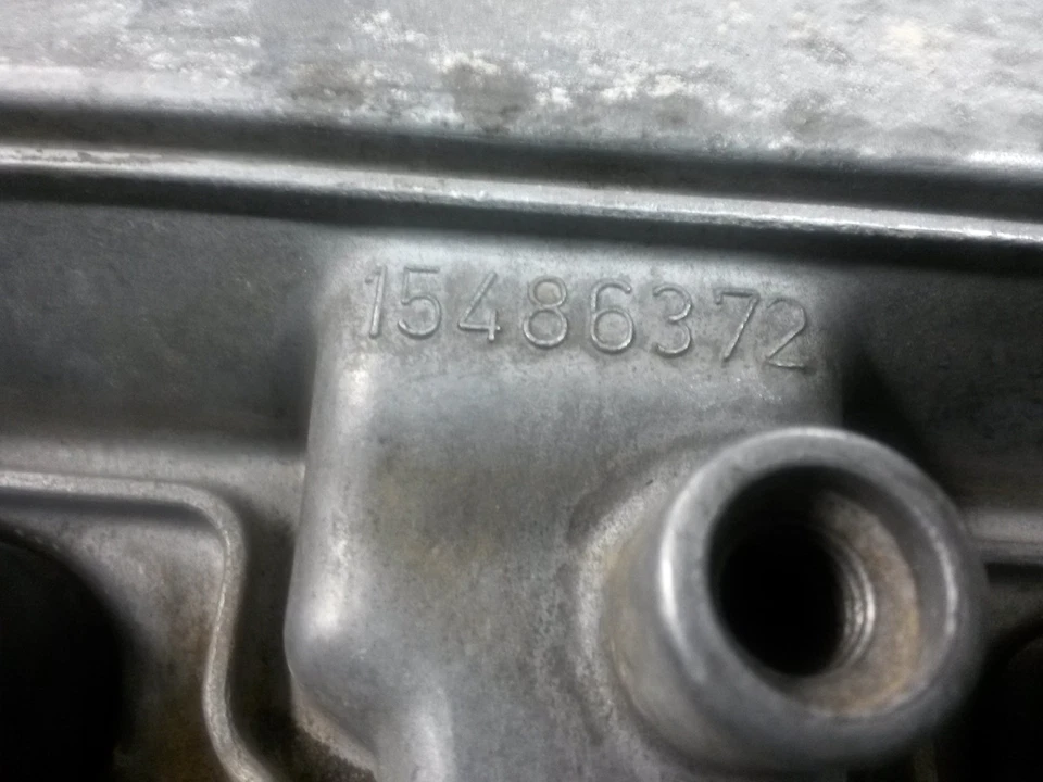 Right Valve Cover From 1994 Mercedes-Benz E500  4.2 - Image 3 of 4