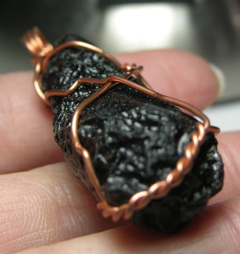 #25 wire wrapped Vietnam 100% Natural Rough Uncut Tektite Specimen pendant 31mm - Picture 7 of 9