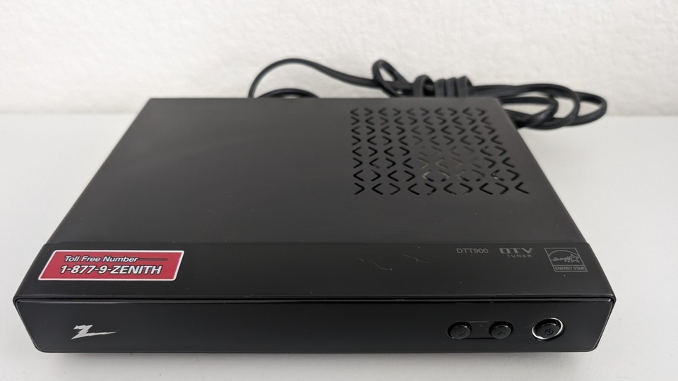 Zenith Digital to Analog TV Tuner Converter Box, DTT900 No Remote