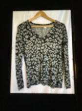 Old Navy Women's Relaxed Fit LONG SLEEVE Size M Grey & Soft Black Leopard Print