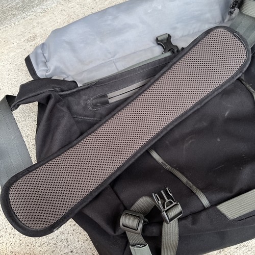 Patagonia Half Mass Mini Messenger Bag Black Adjustable Straps Reflective - Picture 13 of 15