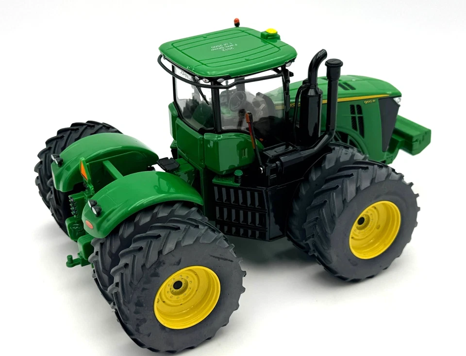 ERTL - 2012 Farm Show - Tractor John Deere 9510R - Escala 1:32 Foto 2 de 4