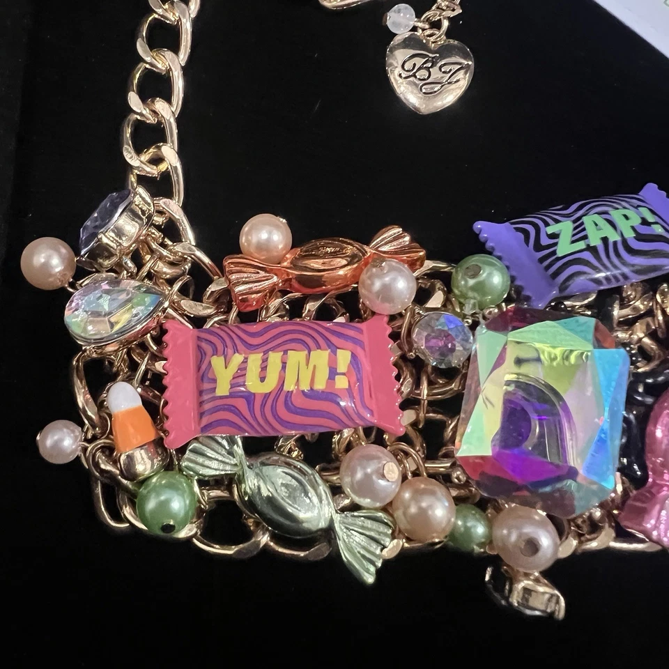 Colar declaração de Halloween Betsey Johnson US$ 148 doces presente brilho no escuro - Imagem 3 de 4