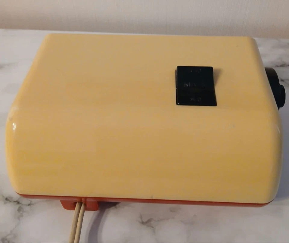 Citizen Vintage Flip Clock Hi-Leaf Curtis 50/60Hz Beige Red Japan Retro - Image 4 of 4