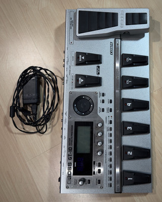 Boss GT-10 digitales Gitarren-Multieffektgerät Effektprozessor inkl. Netzteil