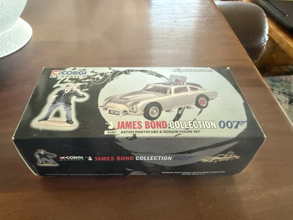 Corgi 1/43 Scale 04201 James Bond 007 Aston Martin DB5 & Oddjob Figure Set - Image 2 of 4