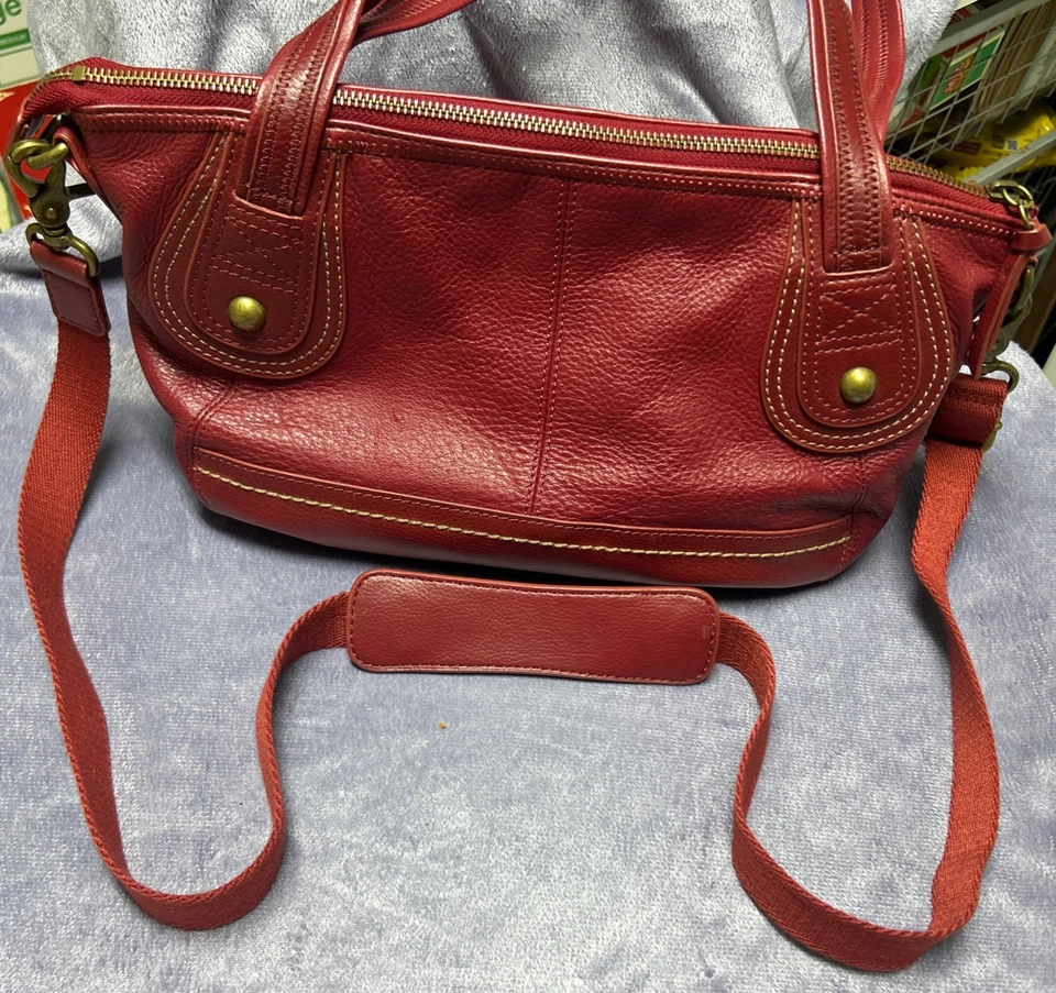 The Sak Iris bolsa tote de compras de couro seixo vermelho com alça de ombro removível. - Imagem 4 de 4