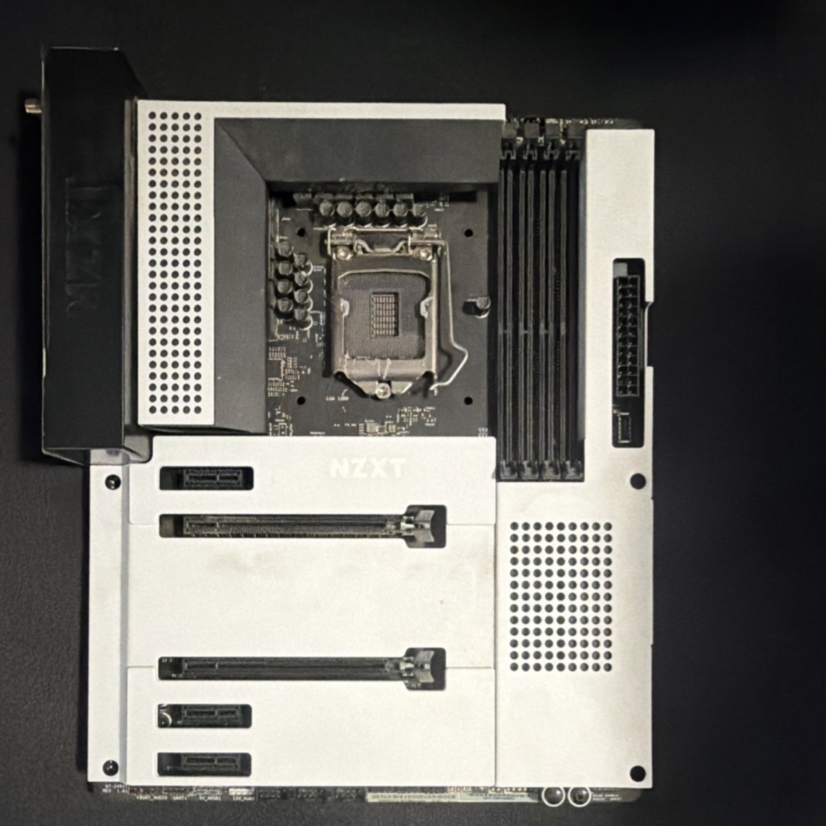 NZXT N7 Z590 ATX マザーボード　i5 11400f NZXT N7 Z590 ATX Intel Motherboard LGA1200 DDR4 PCIe White Rear I