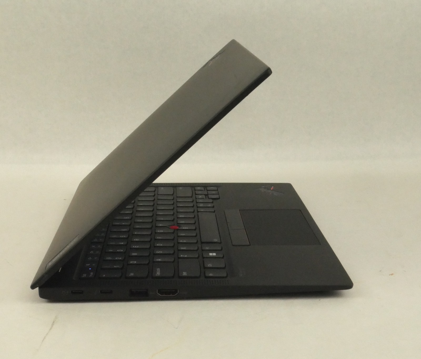 Lenovo ThinkPad X1 Carbon Gen 10, 13.9-Inch Laptop, with i7 11th Gen., Windows 11 Pro