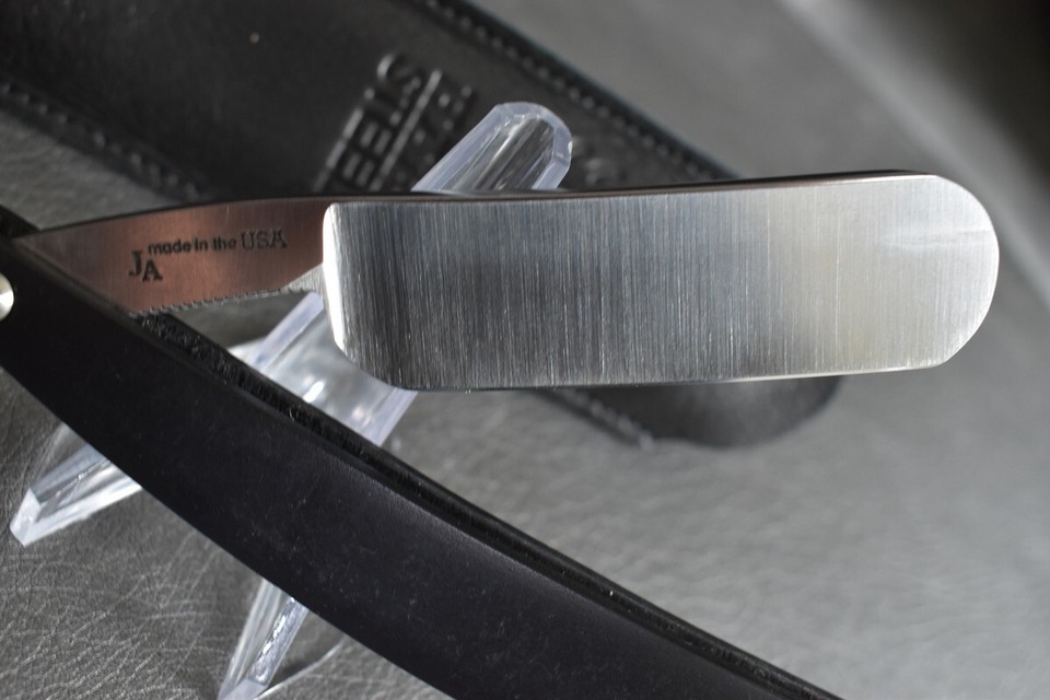Rasoir Droit Hart Steel 7/8 Pointe Ronde Finition Satinée - Manche Résine Noire, Occasion