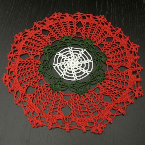 28 cm, 11“, Red, White, Green, Christmas, Holiday, Crochet, Doily, ogrc30, #640 - Picture 5 of 5
