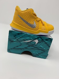 boys yellow nike shoes