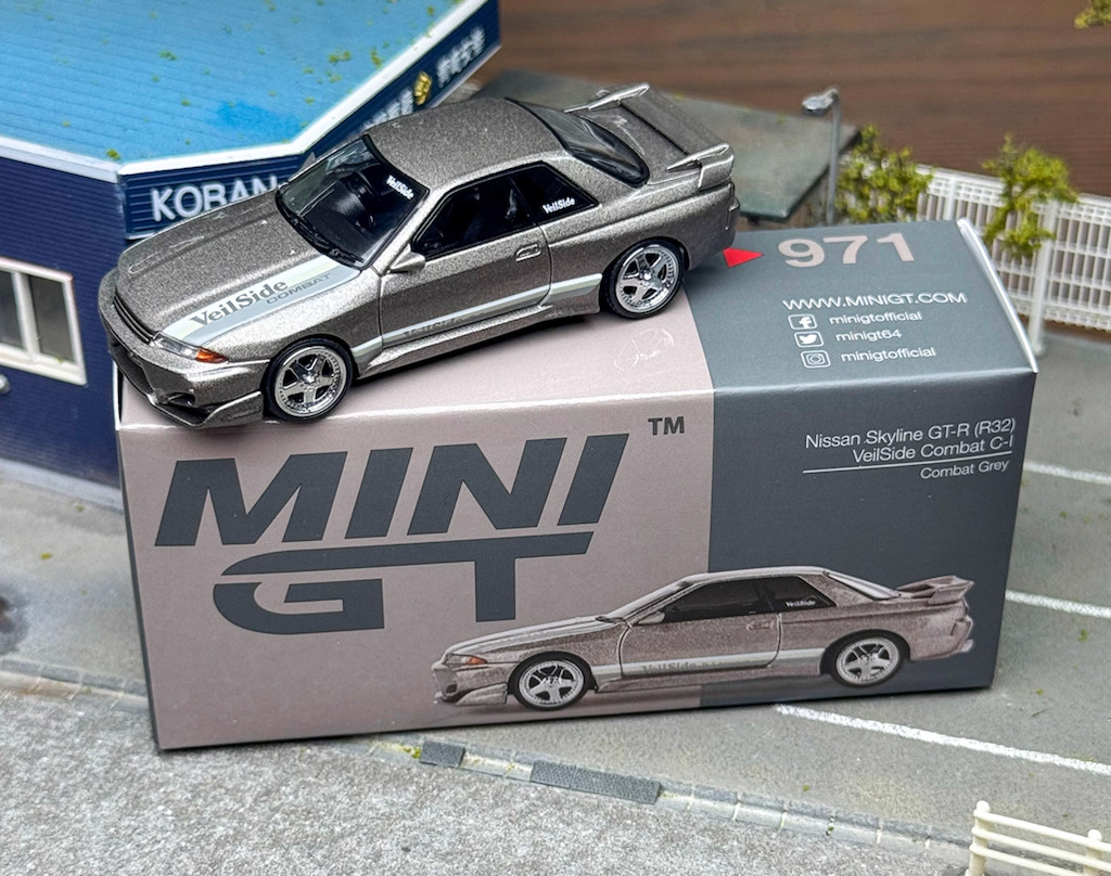 MINIGT 1:64 Gray Skyline GTR R32 Veilside Sports Model