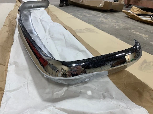 Chrysler New Yorker Wagon 1956 parachoques trasero hoja re-cromada Foto 3 de 4