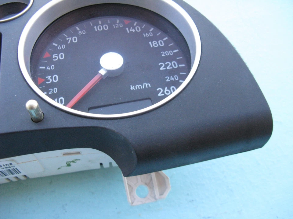 AUDI TT 2001 02 CUADRO DE INSTRUMENTOS VELOCÍMETRO KMH KM/H KPH 8N1920880 8N1920880D Foto 4 de 4