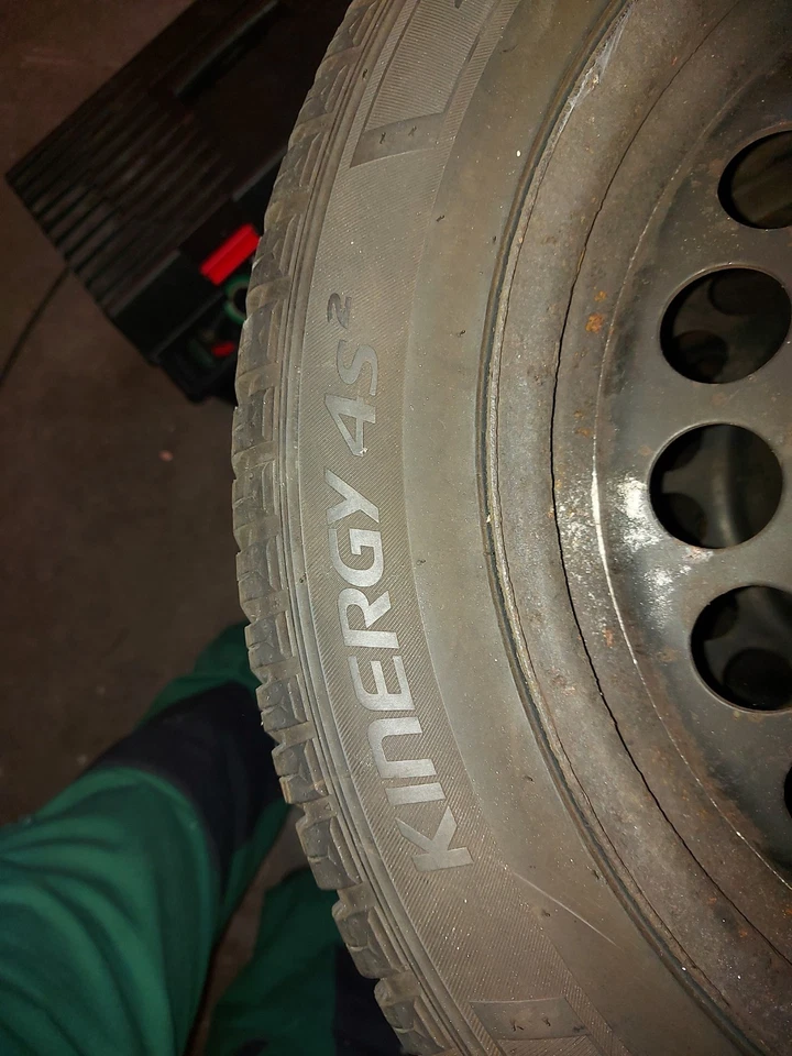 Verkaufe vier Allwetterreifen auf einer Opel Insignia Stahlfelge - Bild 3 von 3