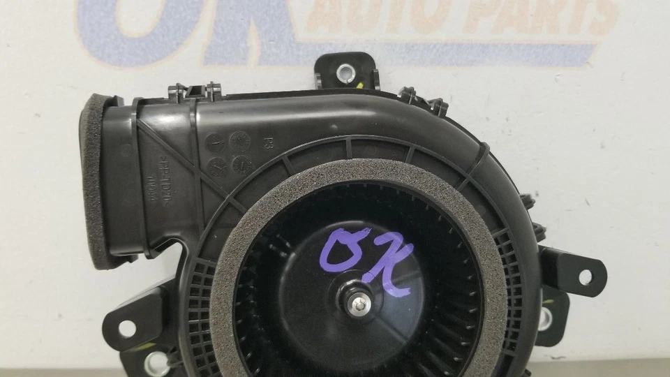 23 TOYOTA SEQUOIA HYBRID BATTERY COOLING FAN RIGHT PASSENGER - Image 4 of 4