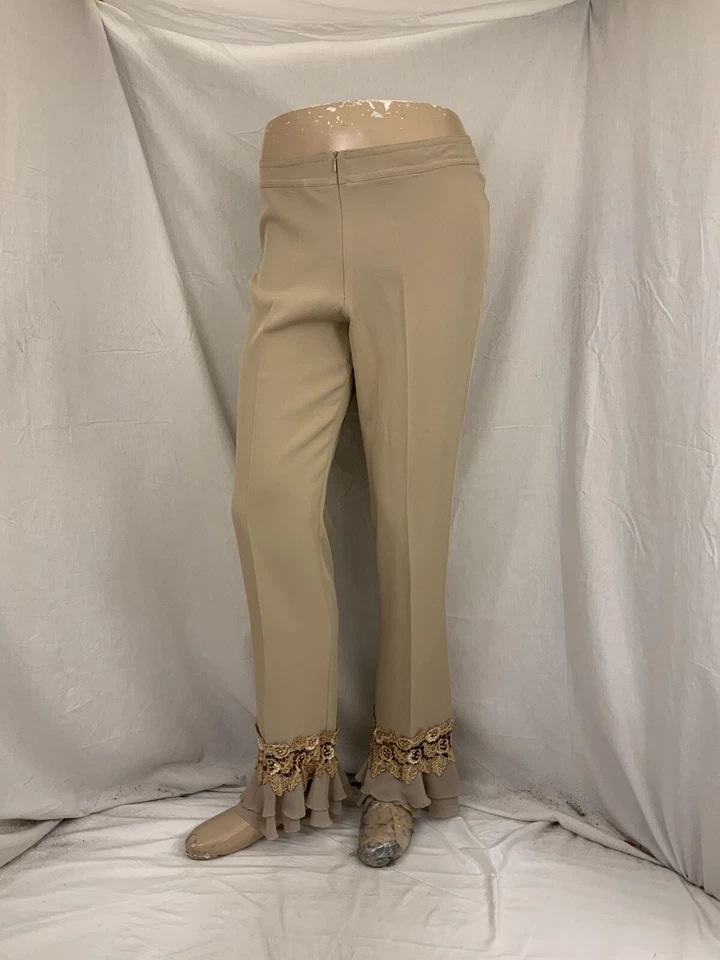 Calça Paradyz Couture tamanho 12 bege poli bootcut floral punhos de seda Brasil YGI T2-103 - Imagem 2 de 4