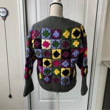 Vintage handmade floral crochet knit sweater cardigan size large granny