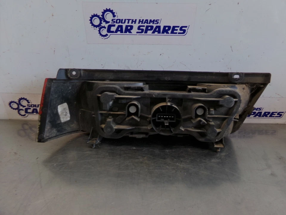 Luz trasera derecha para conductor Suzuki Swift 00-04 lente lámpara freno Subaru Justy Foto 2 de 4