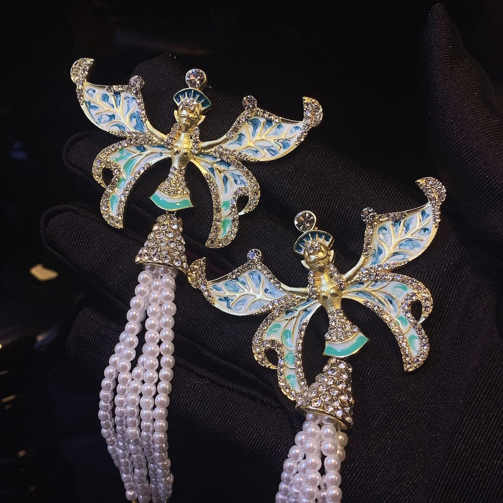 Famous Design Butterfly Pearl Tassel Brooch for Women Luxurious Elegant Jewelry