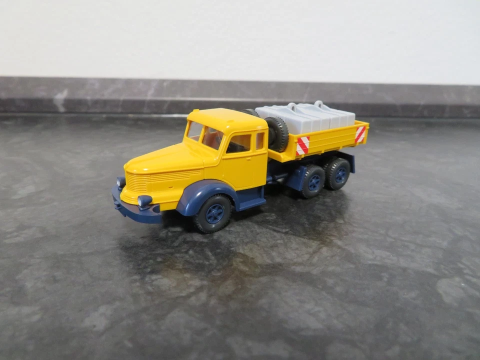 Wiking 8514048 Krupp-Titan Schwerlast mit Scheuerle Tieflader 1:87 - Bild 4 von 4