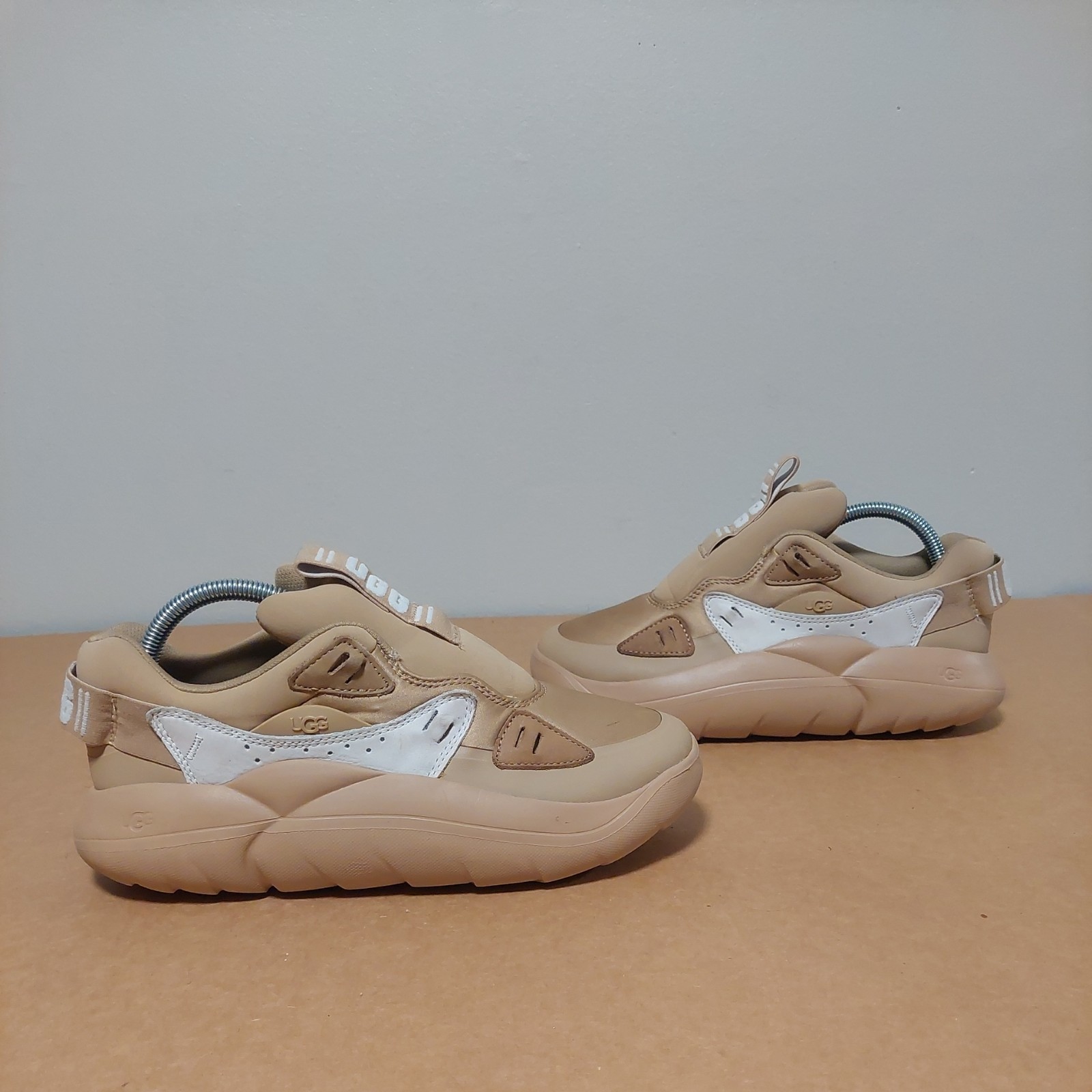 UGG SAND WHITE LA CLOUD LACE FASHION PLATFORM SNEAKERS Size 9 no shoelaces