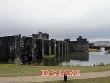 PHOTO  CAERPHILLY CASTLE  CONSTRUCTED BETWEEN 1268 AND 1271 BY GILBERT DE CLARE