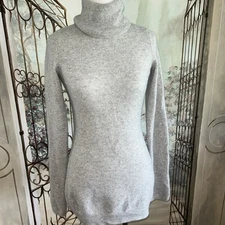 BCBG MAX AZRIA Sweater Womens XS Gray Cashmere Turtleneck Casual Classic Luxury