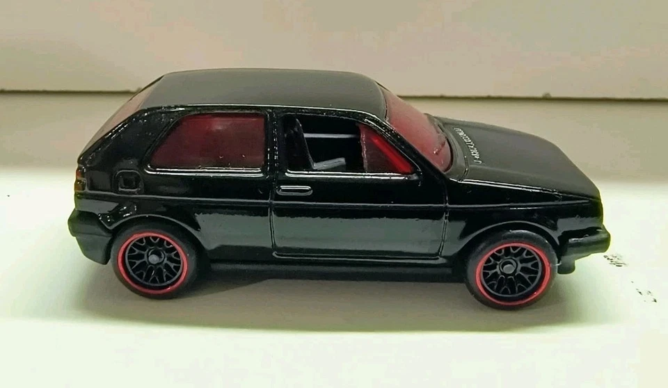 Matchbox VW Golf GTI 1:64 - Immagine 2 di 4