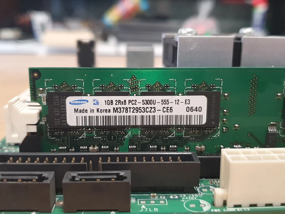 Scheda madre Mini-ITX Intel D945GCLF con processore Intel Atom 230 ed 1Gb di ram - Immagine 4 di 4