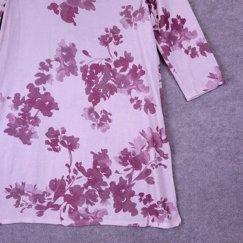 Blusa túnica rosa floral elástica con abertura lateral 1 (mediana) de CHICO'S Top para mujer Foto 3 de 4