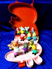 Peppa Pig Toy Figures Carrying Case w/ Handle 13 Figures