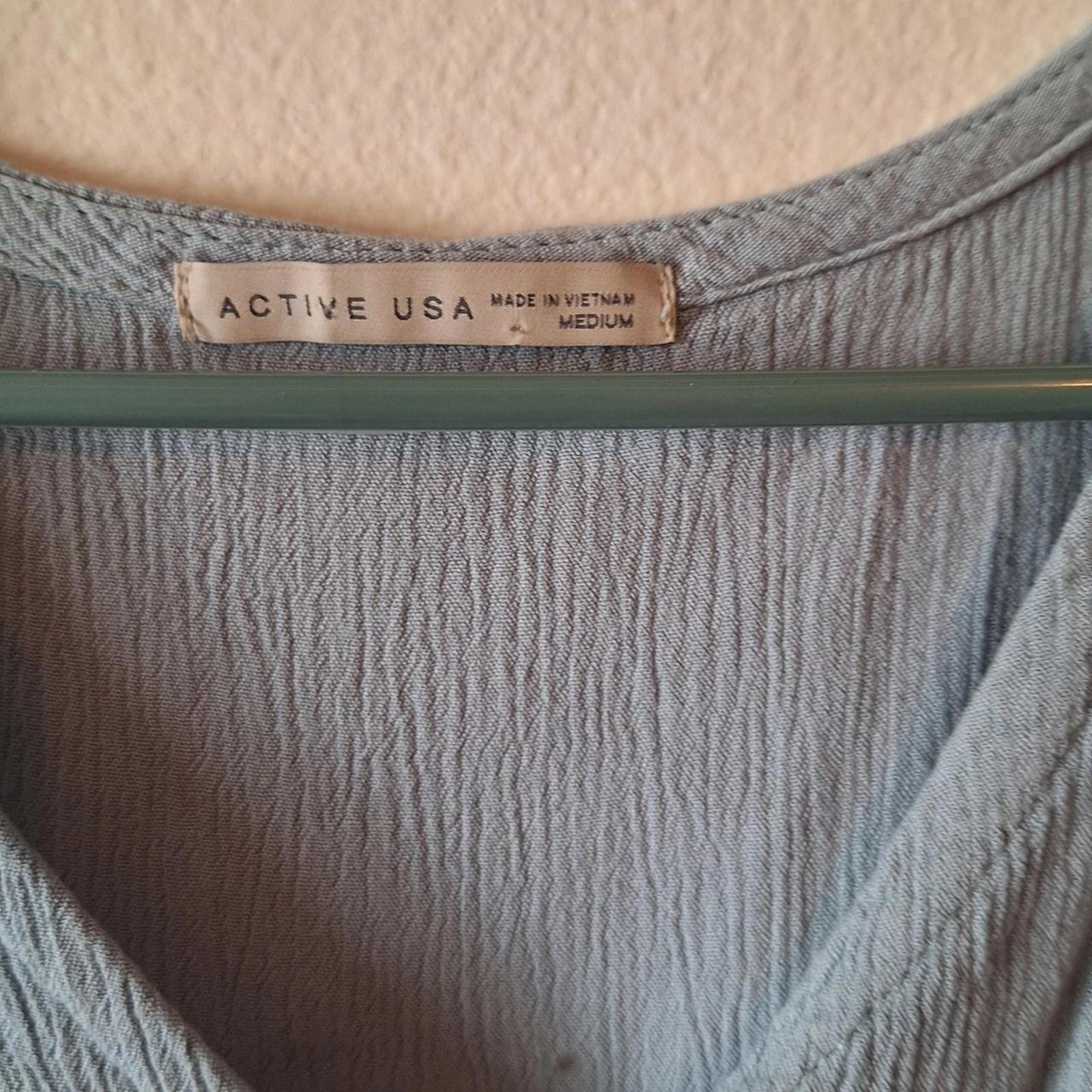 Active USA Lightweight Cropped Button-Up Top - image 4