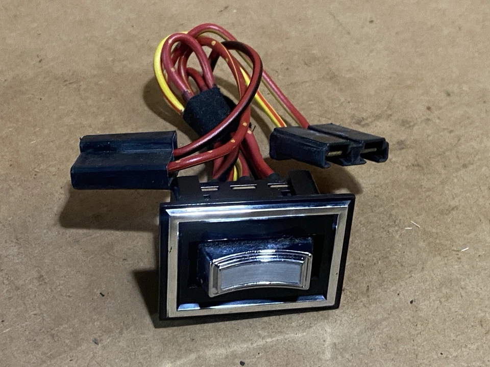 Interruptor de panel de techo corredizo Ford D6LY-15B691-A - 75-76 Lincoln Continental Mark IV Foto 3 de 4