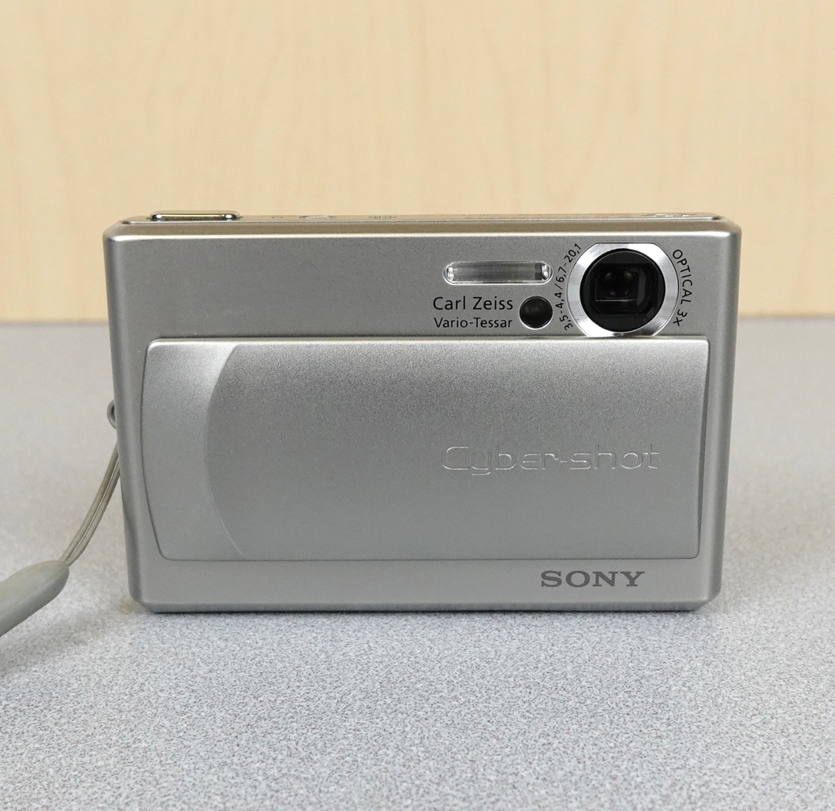 Sony Cyber-Shot DSC - T1 5.0 MP 3x Optical Zoom Compact Digital