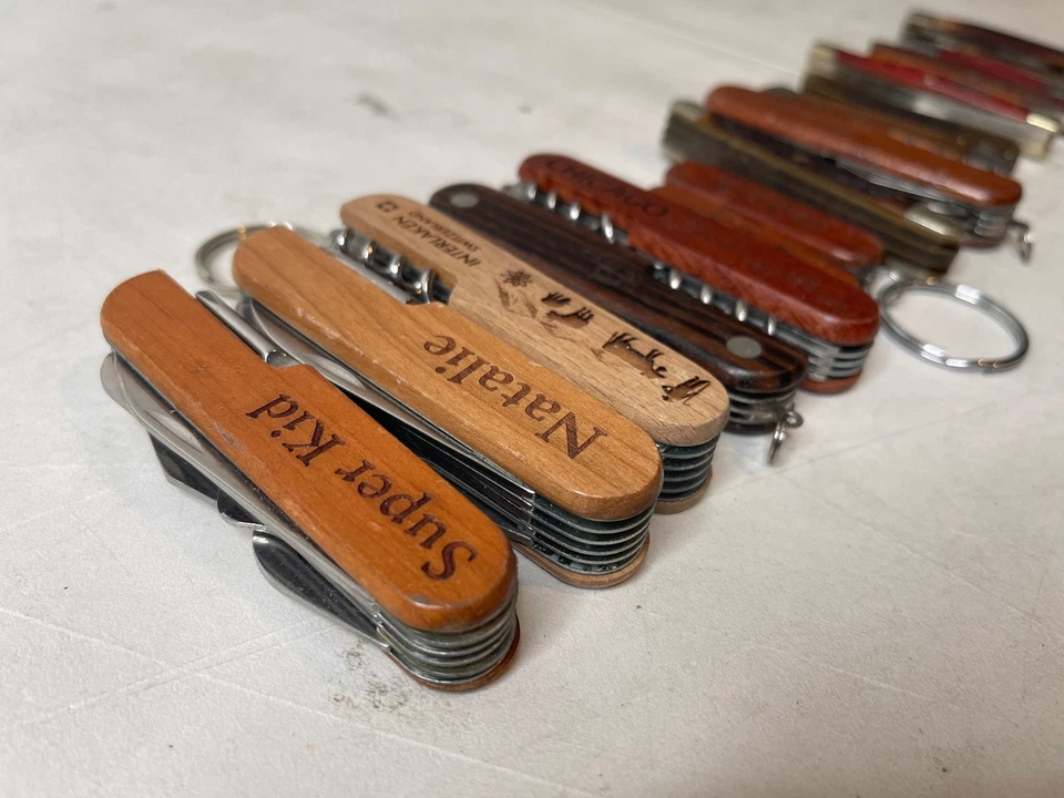 LOTE A (18) NAVAJAS DE BOLSILLO PLEGABLES DE MADERA SURTIDAS Foto 2 de 4