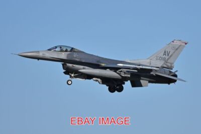 FOTO FLUGZEUG GENERAL DYNAMICS F-16CM-40-CF '89-018 / AV' (89-2018) C/N 1C-17