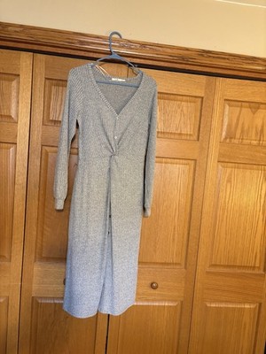 Women's Gray Solid Ribbed Knit Button-Front V-Neck Long Sleeve Midi Dress