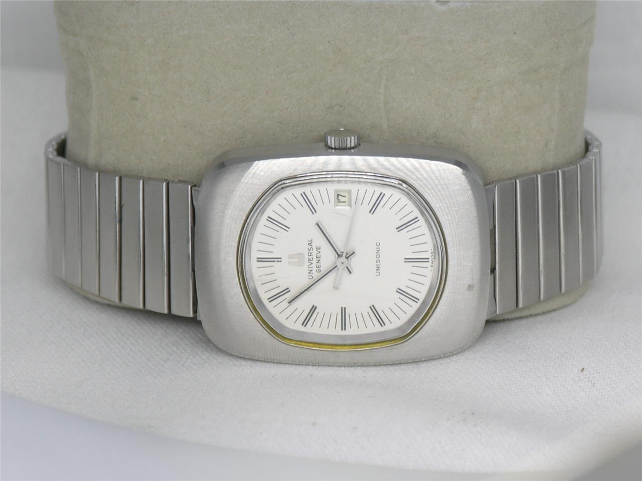 RARE VINTAGE 38MM MENS UNIVERSAL GENEVE "UNISONIC" ACCUTRON 2302 WATCH, RUNNING!