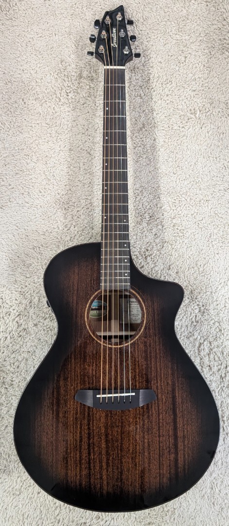 Акустическая электрогитара Breedlove Wildwood Pro Concert CE отделка замшей 75690₽