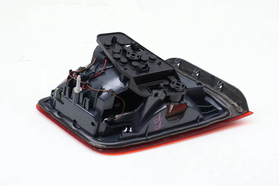 2014-2016 BMW 535I XDRIVE F10 - Luz traseira interna direita / LÂMPADA 7306164 - Imagem 4 de 4