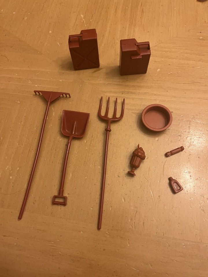 Vintage Barbie Accessories - grill, pool lounger, pizza supplies ...