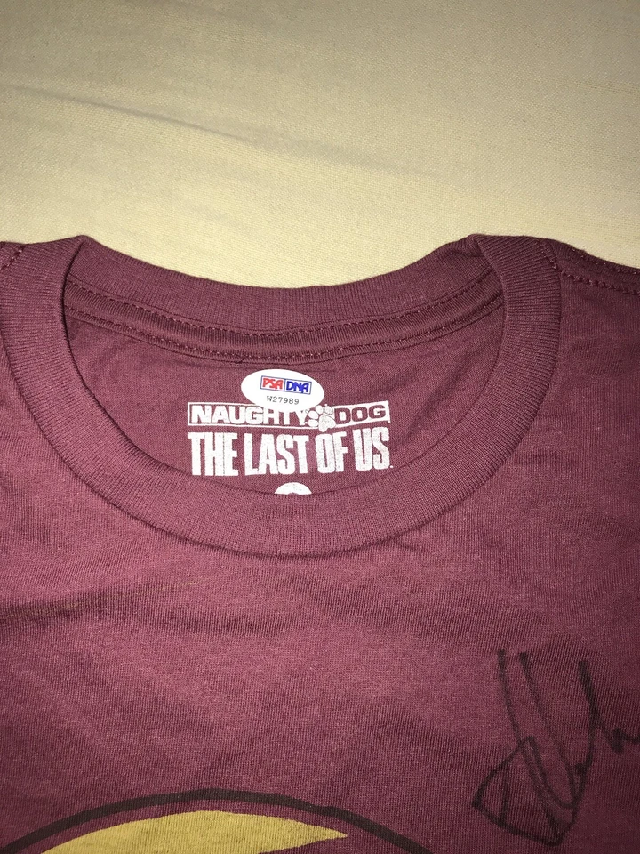 CAMISA ELLIE THE LAST OF US 1/1 RARA autenticada por PSA/DNA firmada por 2013 E3 Foto 2 de 4